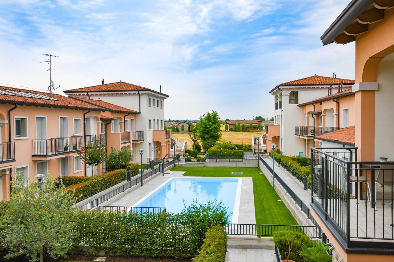 Aurora Home Сірміоне Екстер'єр фото